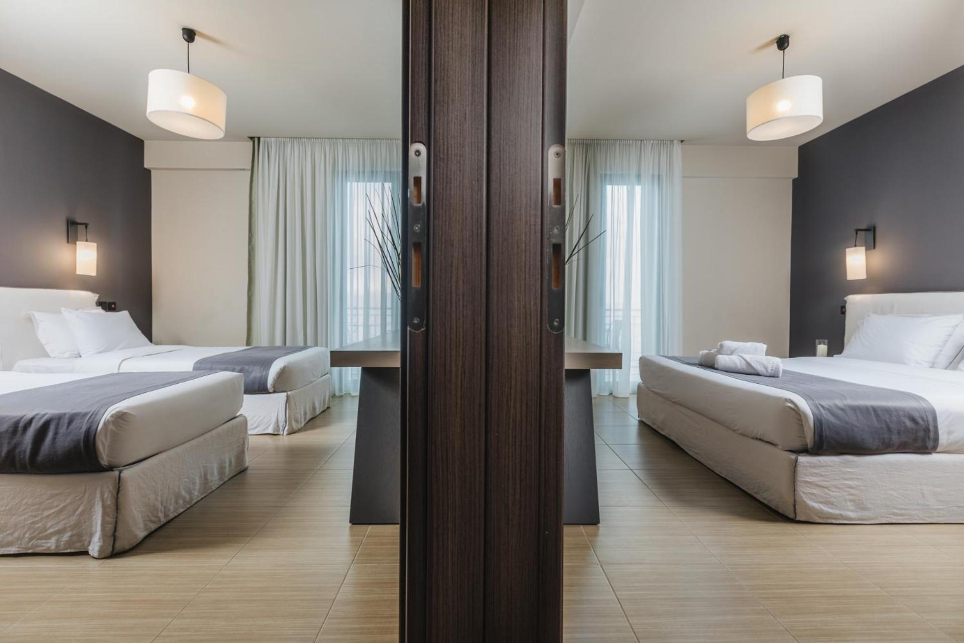 Infinity Hotel Gytheio エクステリア 写真